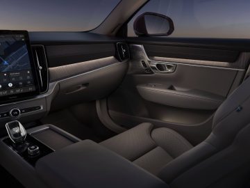 347803_Refreshed_Volvo_S90_interior
