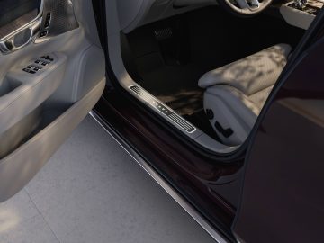347808_Refreshed_Volvo_S90_interior