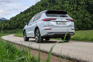 Mitsubishi Outlander PHEV-15