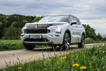 Mitsubishi Outlander PHEV-16