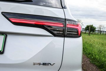 Mitsubishi Outlander PHEV-22