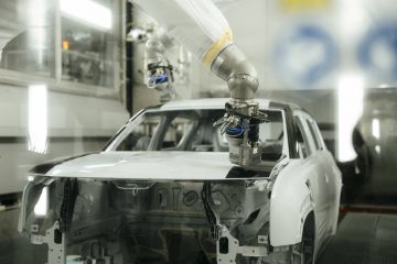 Renault 4 E-Tech electric - two-tone paint process_ (1)