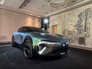 Renault Embleme-4