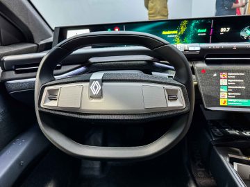 Renault Embleme-6
