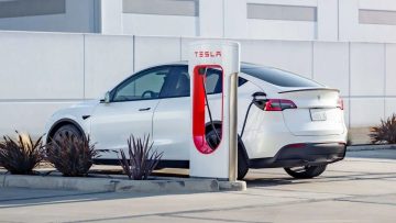 Tesla model Y polnjenje