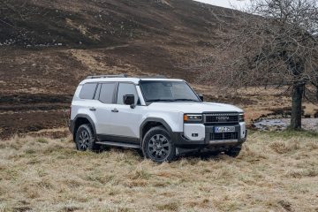 2024-landcruiser-mte-static-001