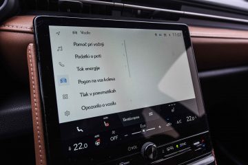 Lexus LBX Hybrid-21