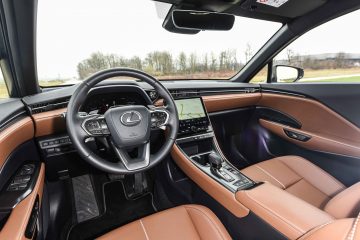 Lexus LBX Hybrid-34