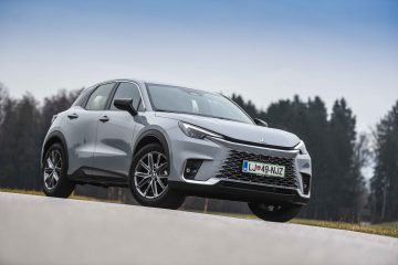 Lexus LBX Hybrid-7