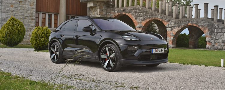 PORSCHE MACAN 01