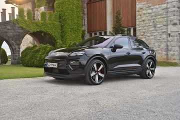PORSCHE MACAN 03