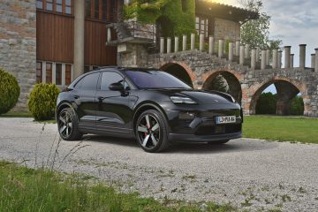 PORSCHE MACAN 04