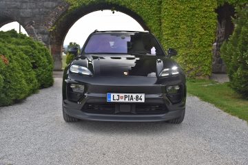 PORSCHE MACAN 05