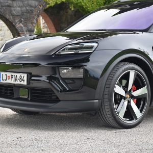 PORSCHE MACAN 12