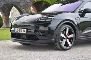 PORSCHE MACAN 12