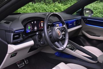 PORSCHE MACAN 16