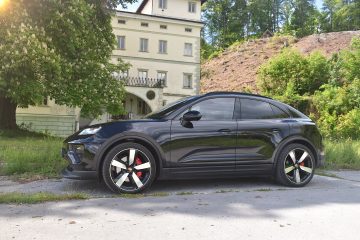 PORSCHE MACAN 38