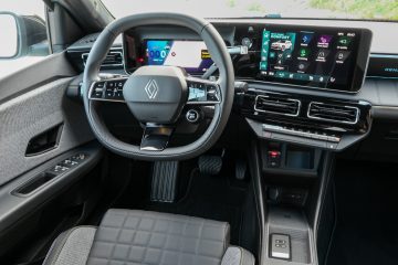 Voznikovo delovno okolje je praktično enako kot v Renaultu 5.