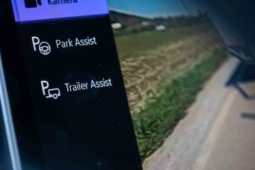 Aktivacija sistema Trailer Assist se prične na zaslonu s prikazom slike zadenjske kamere.