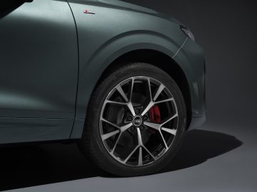 Detail,
Colour: Sage green