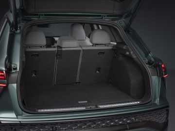 Luggage compartment,
Colour: Sage green