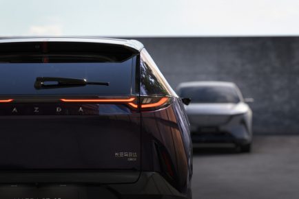 Mazda EZ-60_ (2)