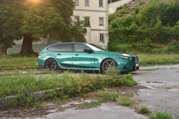 BMW M5 TOURING 01