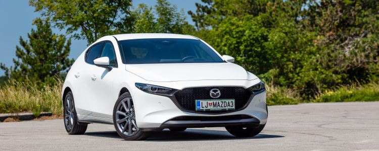 Mazda3_eSkyactiv140_Exclusive_Line_001