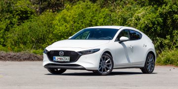 Mazda3_eSkyactiv140_Exclusive_Line_01