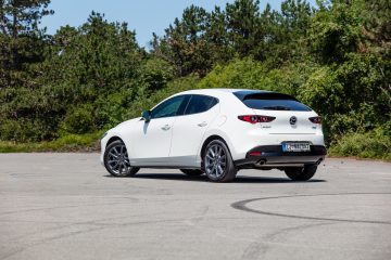 Mazda3_eSkyactiv140_Exclusive_Line_47