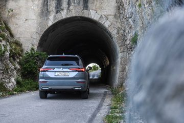 Mitsubishi Outlander PHEV Nanos Delonghi kava-20