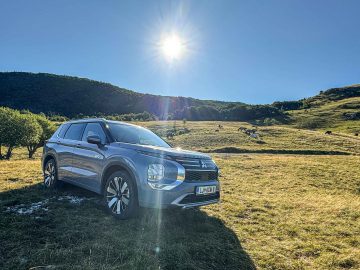 Mitsubishi Outlander PHEV Nanos Delonghi kava-22