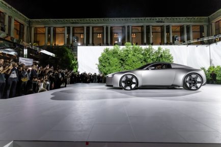 With the presentation of the Audi Concept C study in Milan, Audi provides a concrete preview of the design of future models.