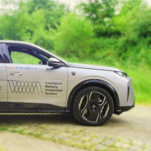 Peugeot E-3008 IBIS prototype