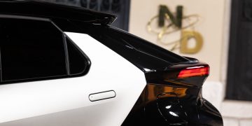 toyota_c-hr_plug-in_gr_sport_41-1600x800