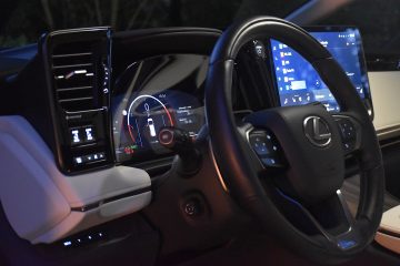 LEXUS LM 17