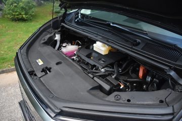 LEXUS LM 39