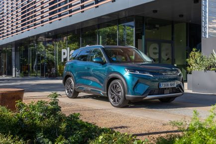 BYD-ATTO-2-DM-i-Exteriors-21