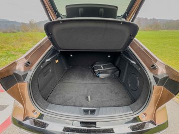 Mazda 6e-8