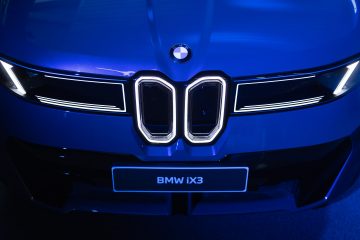 P90627863_highRes_bmw-ix3-01-2026