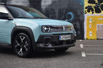 RENAULT 4 E-TECH 09