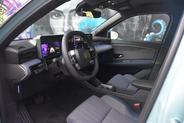 RENAULT 4 E-TECH 13