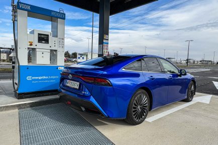Toyota Mirai FuelCell-27
