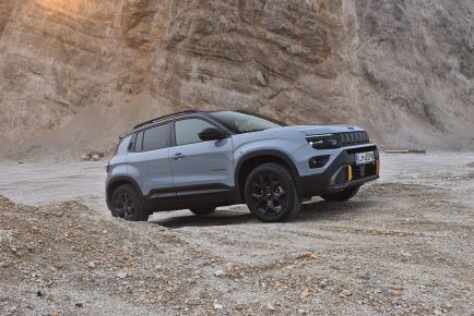JEEP AVENGER 4Xe 01