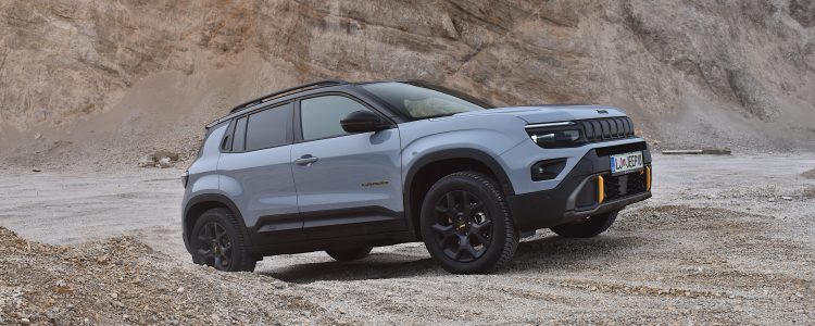 JEEP AVENGER 4Xe 01