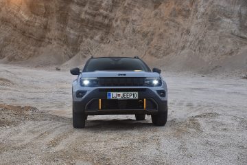 JEEP AVENGER 4Xe 03