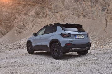 JEEP AVENGER 4Xe 04