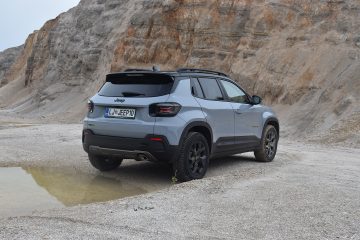 JEEP AVENGER 4Xe 06