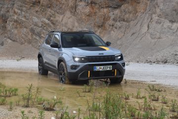 JEEP AVENGER 4Xe 08