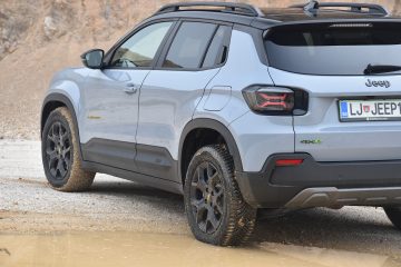 JEEP AVENGER 4Xe 14